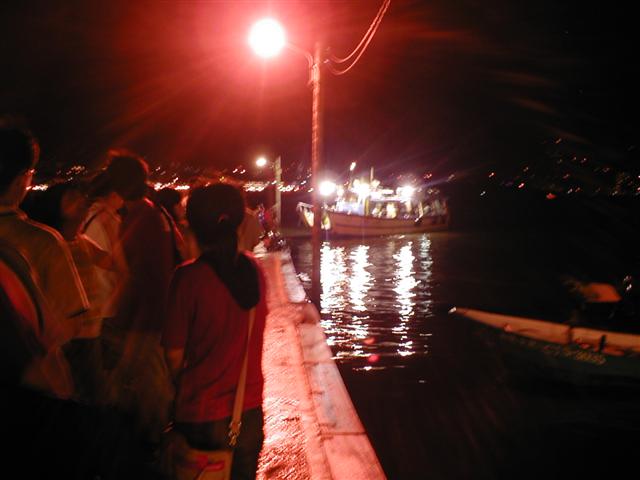 The ferry arrives to go back to Tamshui